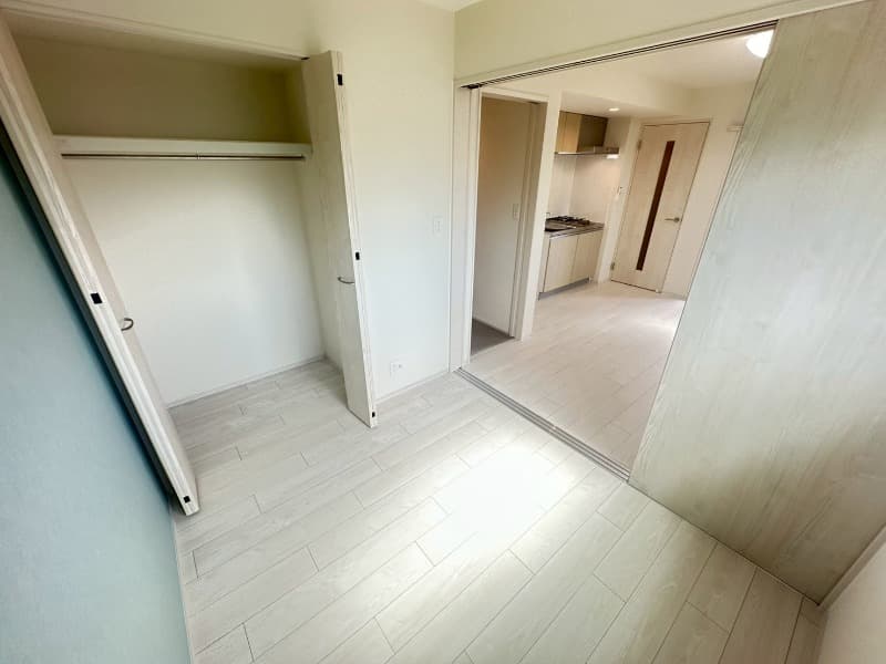Room image 8