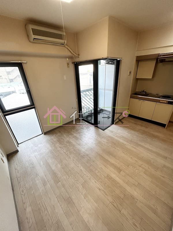 Room image 8