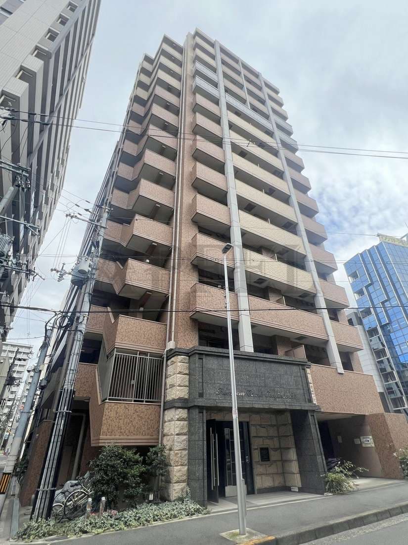Main exterior of Premium Court Tenjinbashi