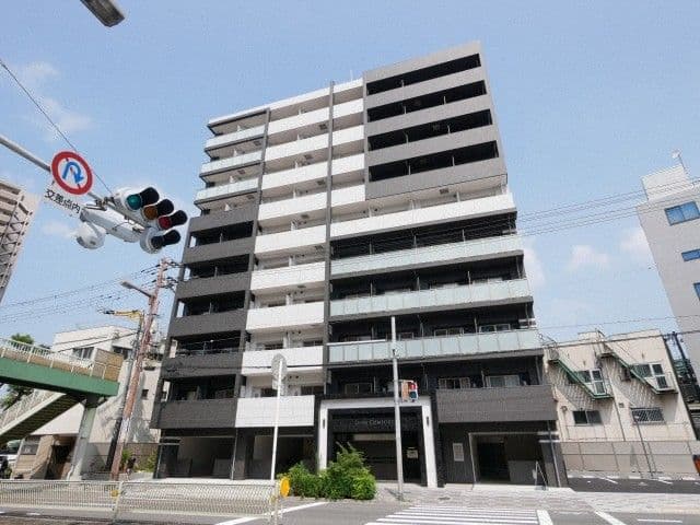 Main exterior of Leon Comfort Tenjinbashi