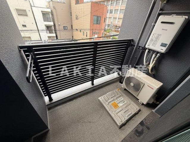 Room image 8