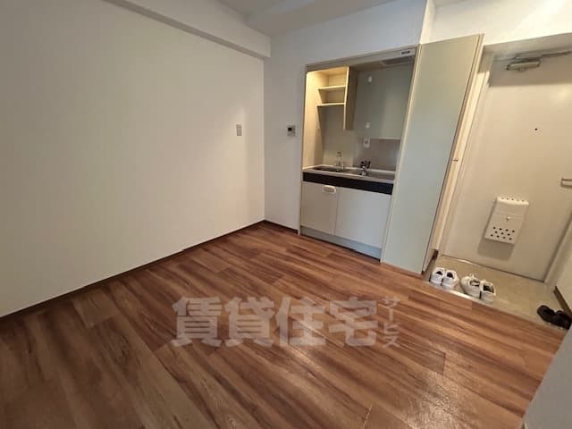 Room image 8