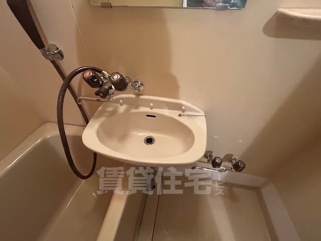 Room image 9