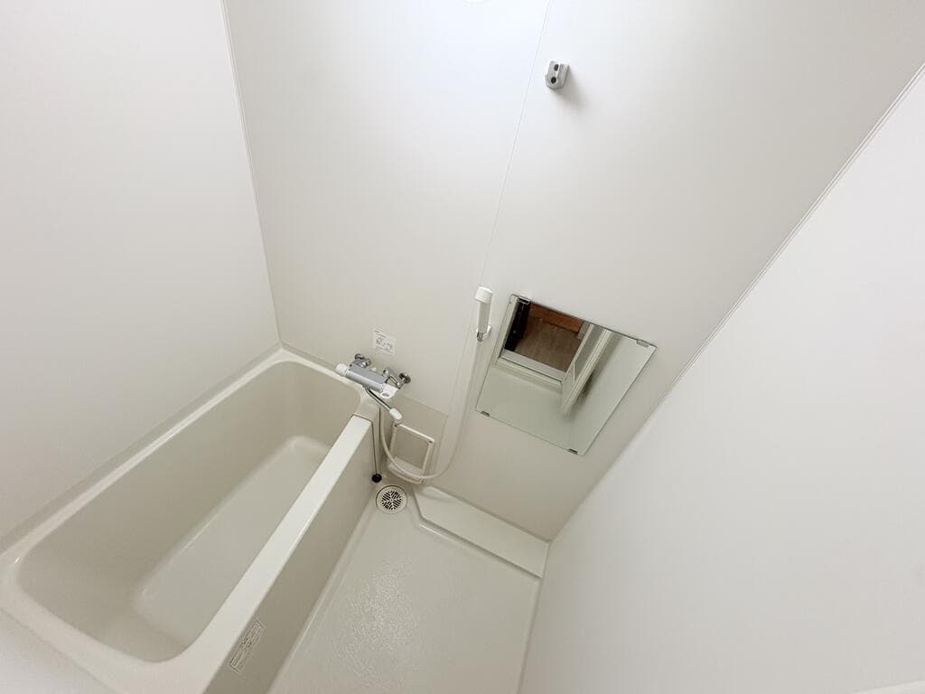 Room image 8
