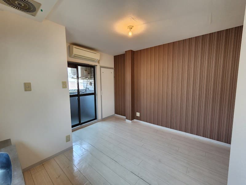 Room image 8