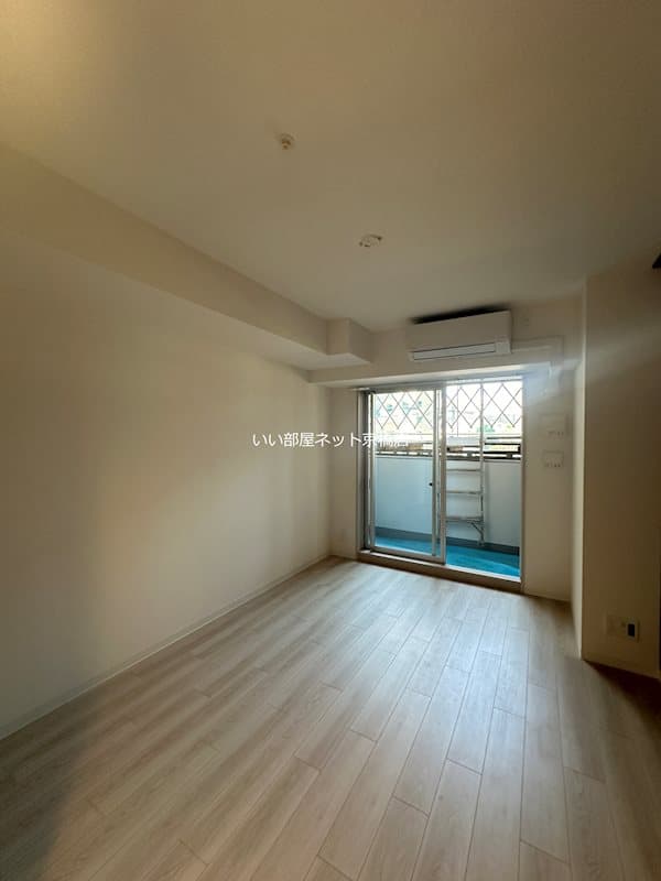 Room image 8