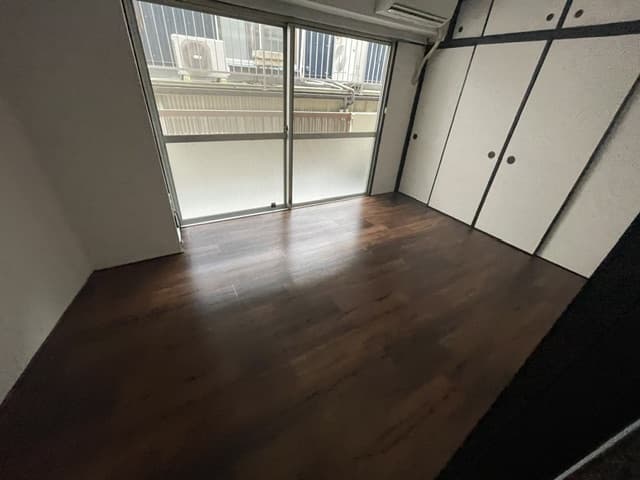 Room image 16