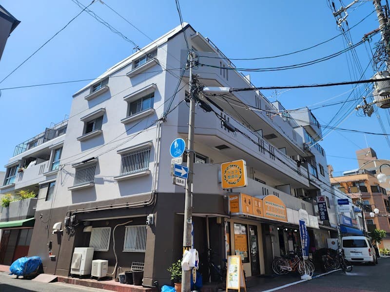 Main exterior of No. 2 Usuwi Mansion