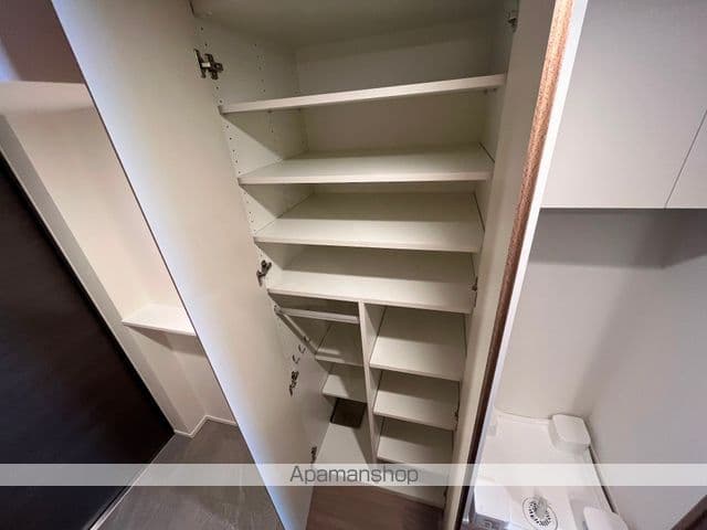 Room image 11