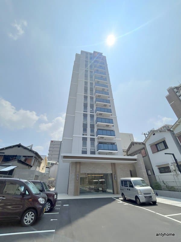 Main exterior of Splendid X