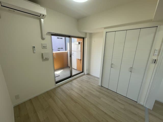 Room image 8