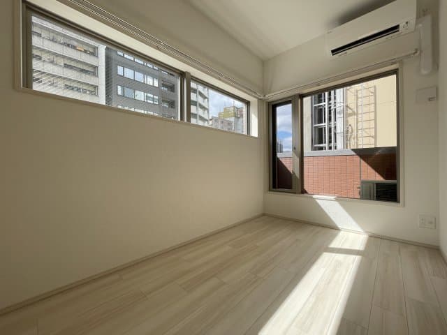 Room image 8