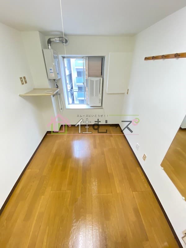 Room image 8