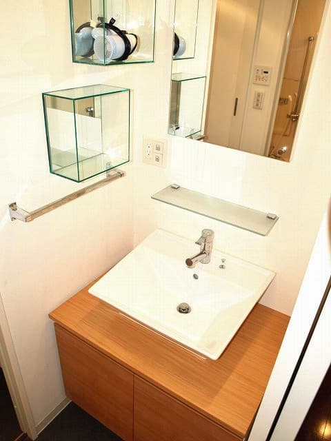 Room image 9