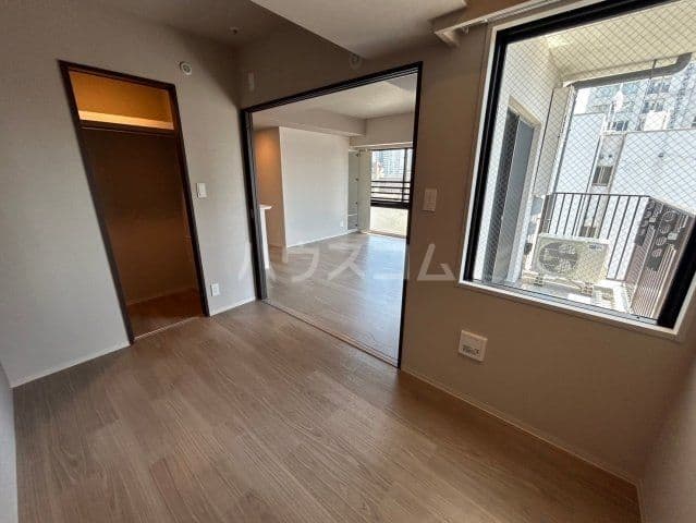 Room image 8