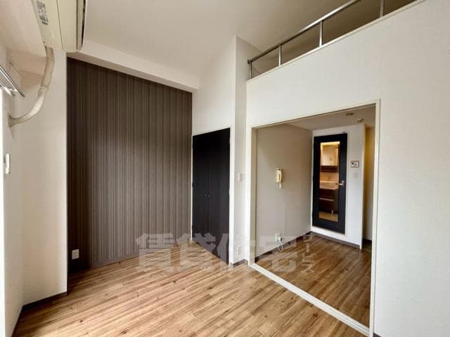 Preview interior of Oz Residence Tennoji West