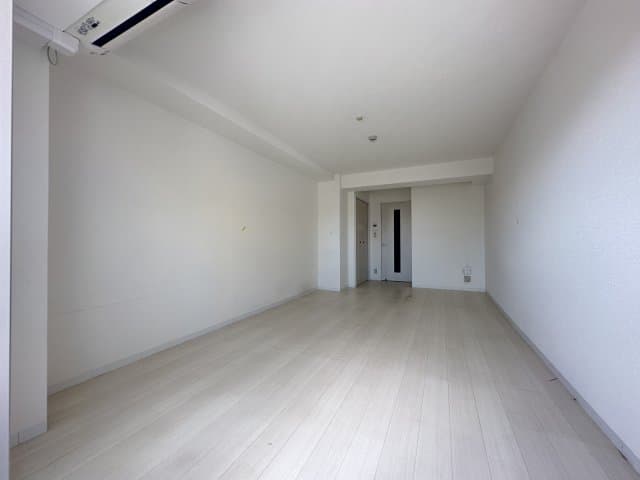 Preview interior of Le Curieux Tenkachaya North