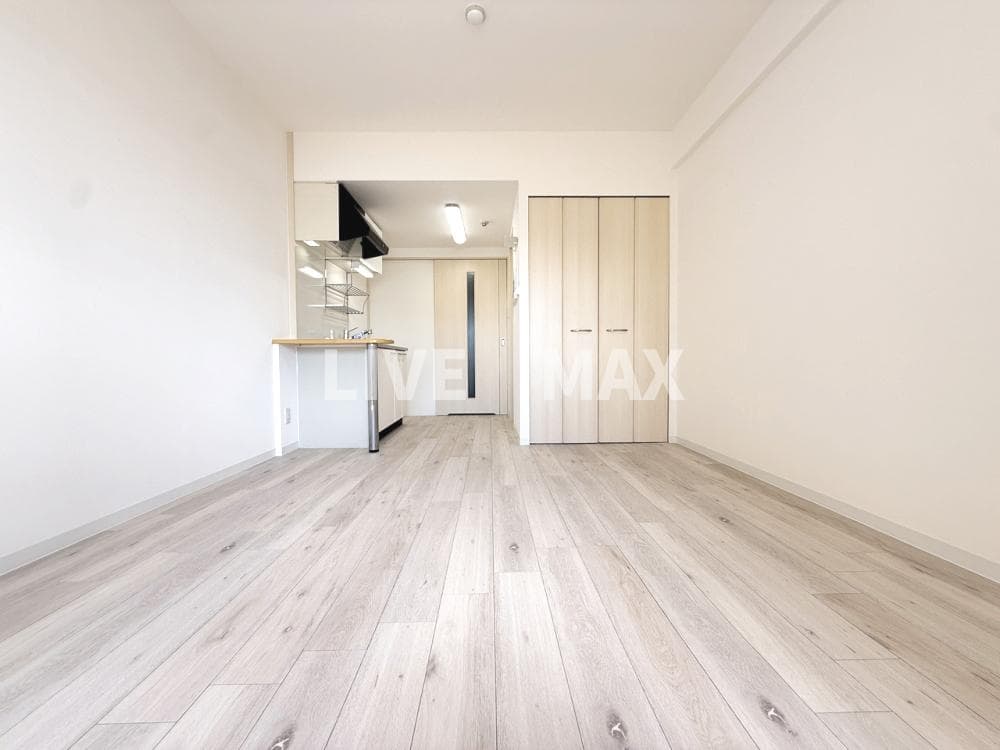 Room image 8