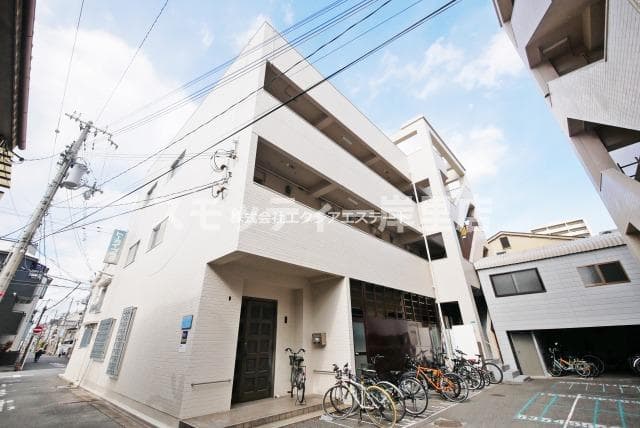 Main exterior of Tokai Plaza Building No. 2