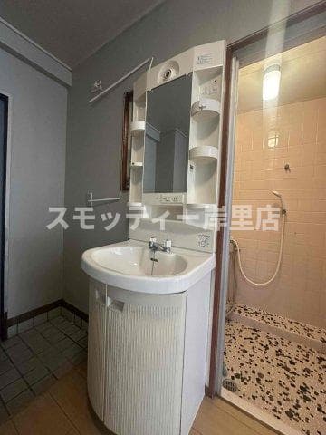 Room image 8