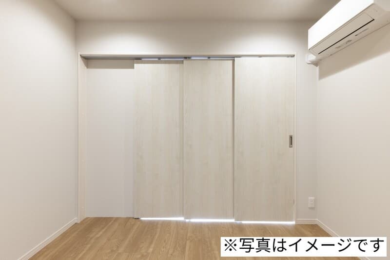 Room image 8