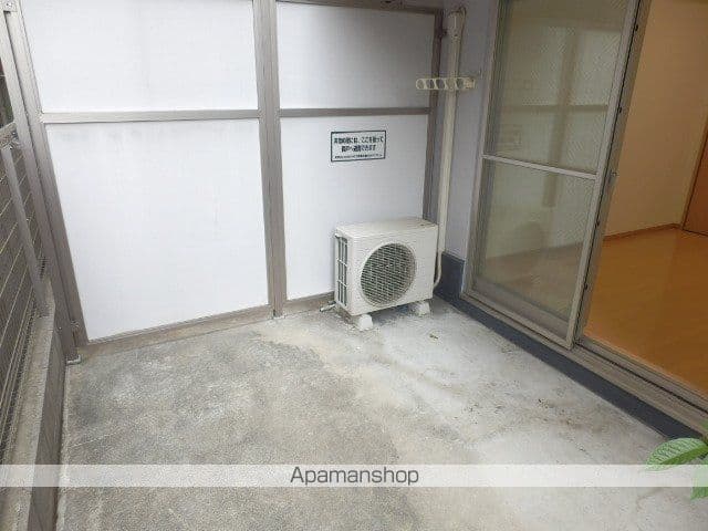Room image 11