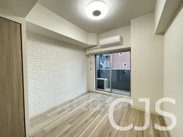 Room image 8