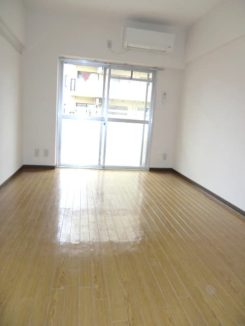Preview interior of De-LEAD Tsukamoto Ekimae
