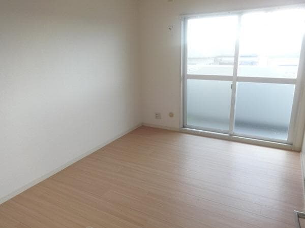 Room image 8