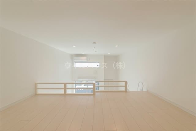 Room image 8