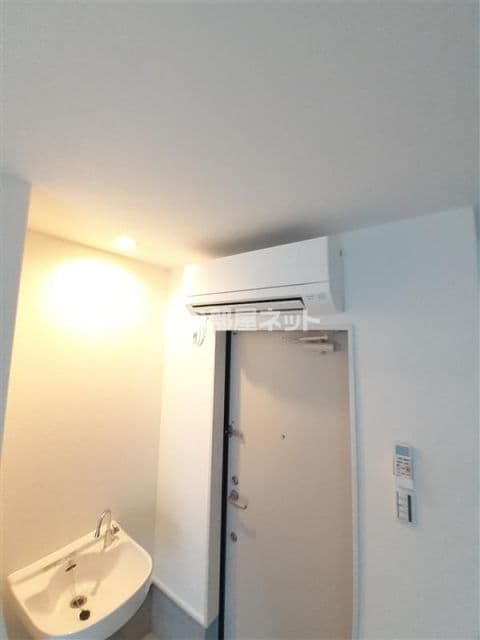 Room image 11