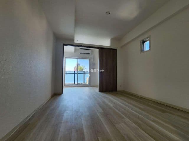 Preview interior of LG ArtizA Sakai