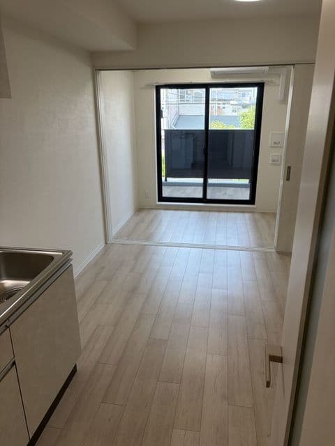 Room image 8