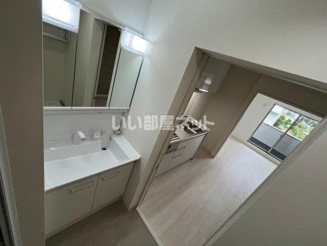 Room image 9