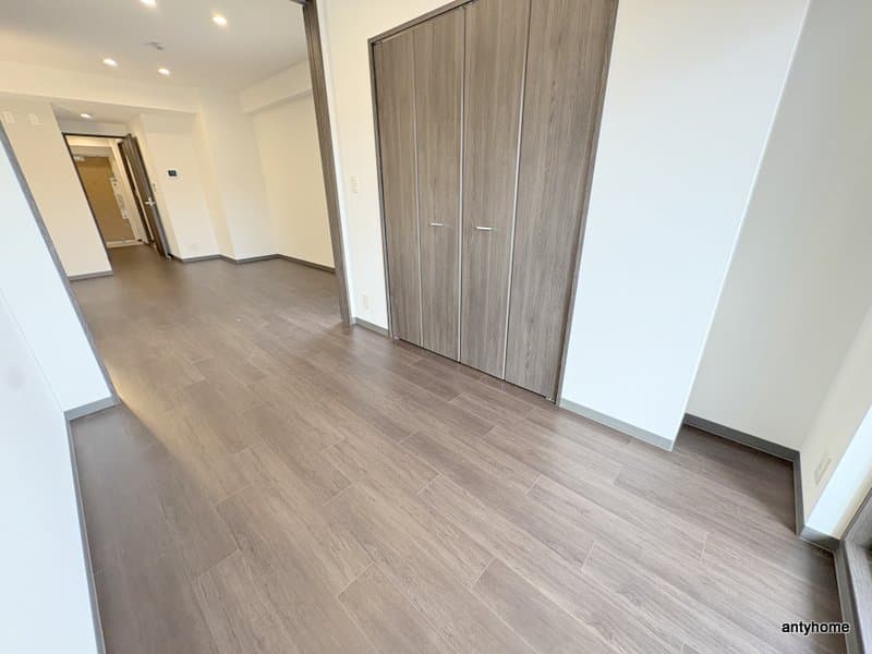 Room image 8