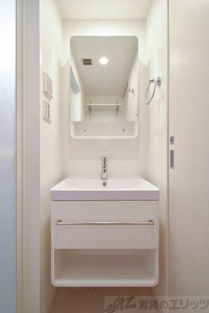 Room image 8