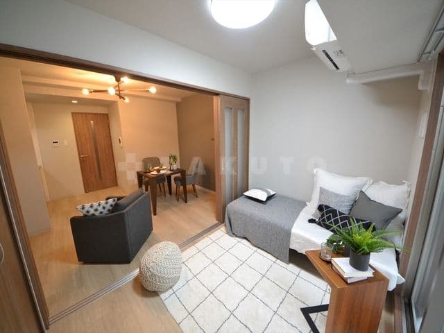 Room image 8