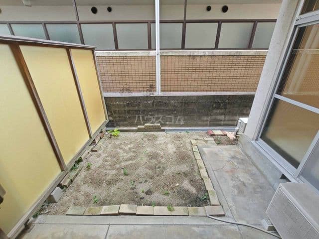 Room image 12