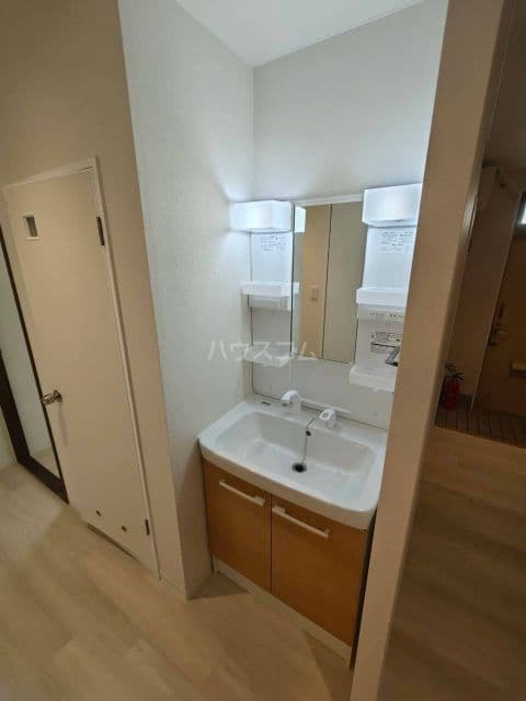 Room image 9