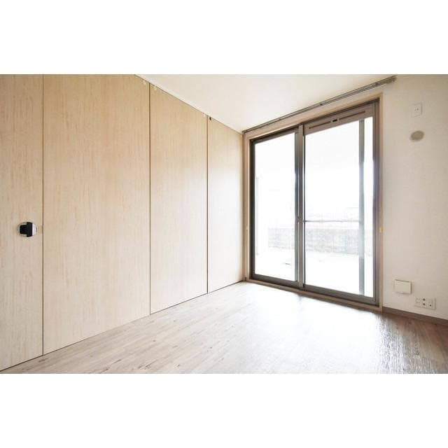 Room image 8