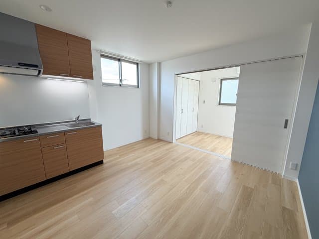 Room image 8