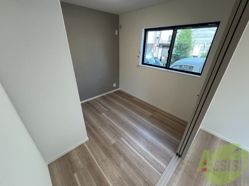Room image 8