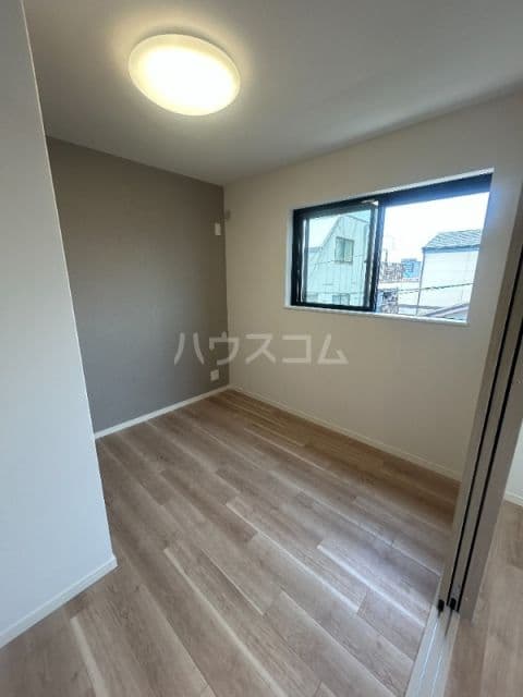 Room image 8