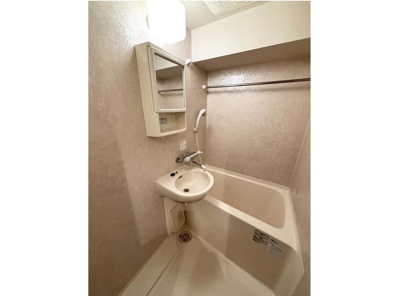 Room image 10