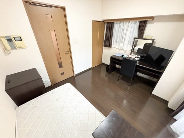 Room image 16