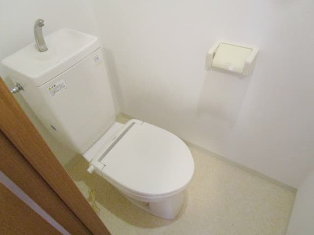 Room image 8