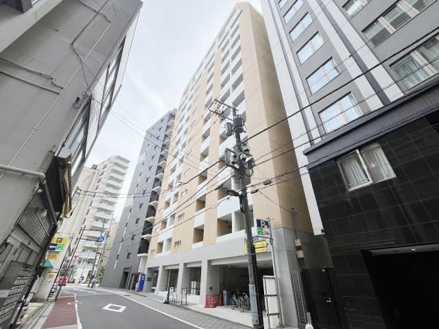 Main exterior of Maison de Ville Higashikanda