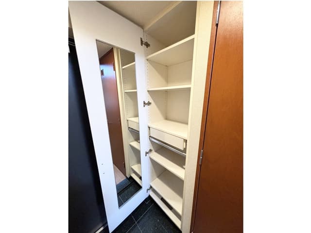 Room image 14