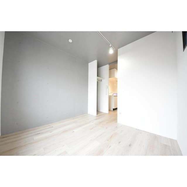 Room image 16