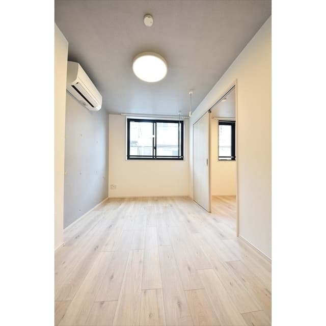 Room image 13